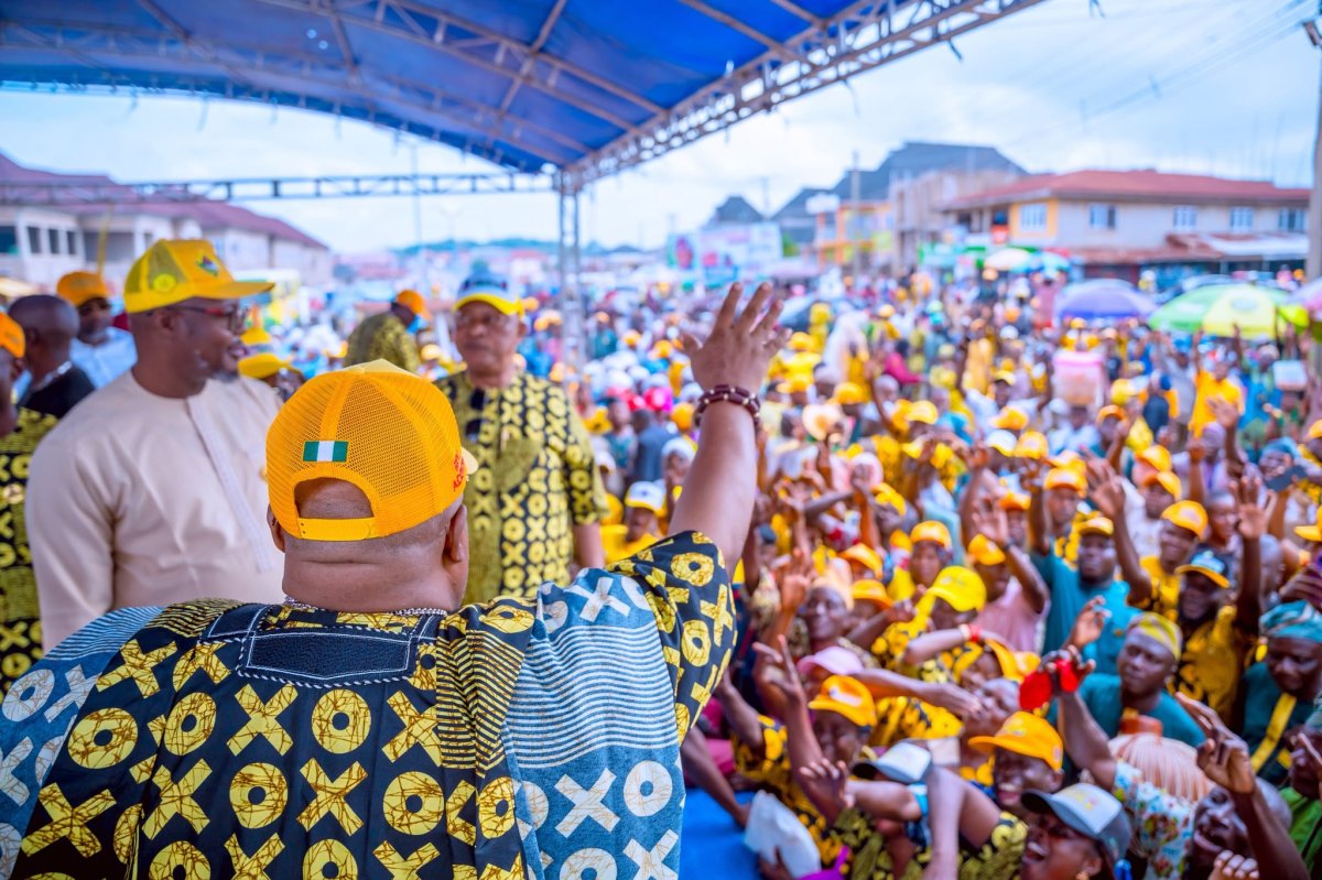 Osun: Adeleke inaugurates Oke-Fia flyover, canvass for massive voters' turnout on August 15